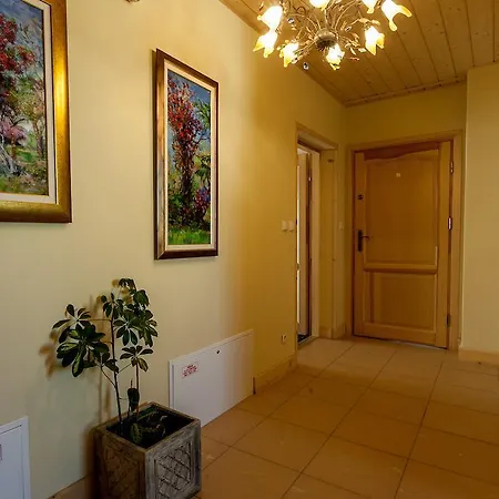 アパート Krokus コシチェリスコ